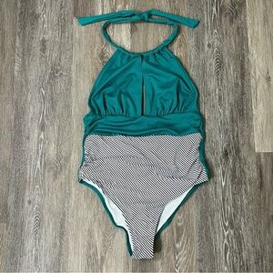 NWT Cupshe halter tie neck keyhole front open back 1 piece swimsuit, large.
